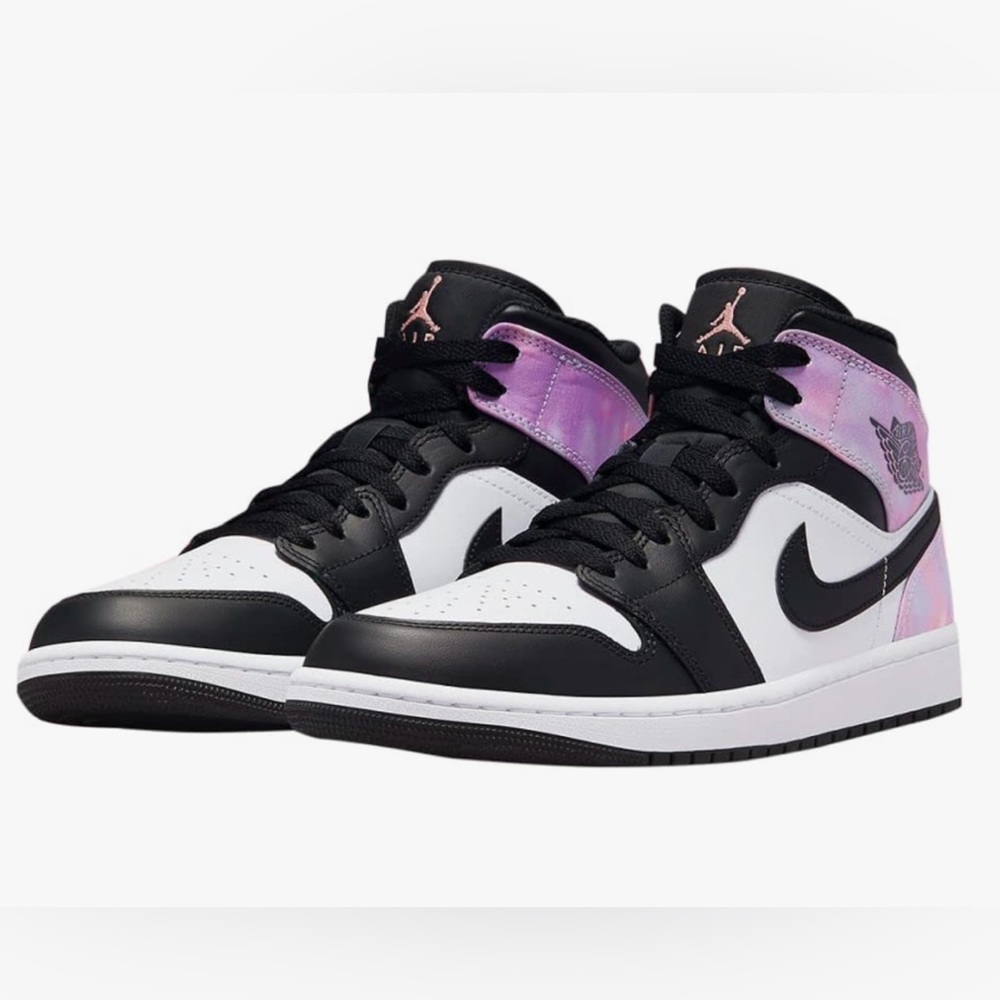 Nike Air Jordan 1 in Mid-